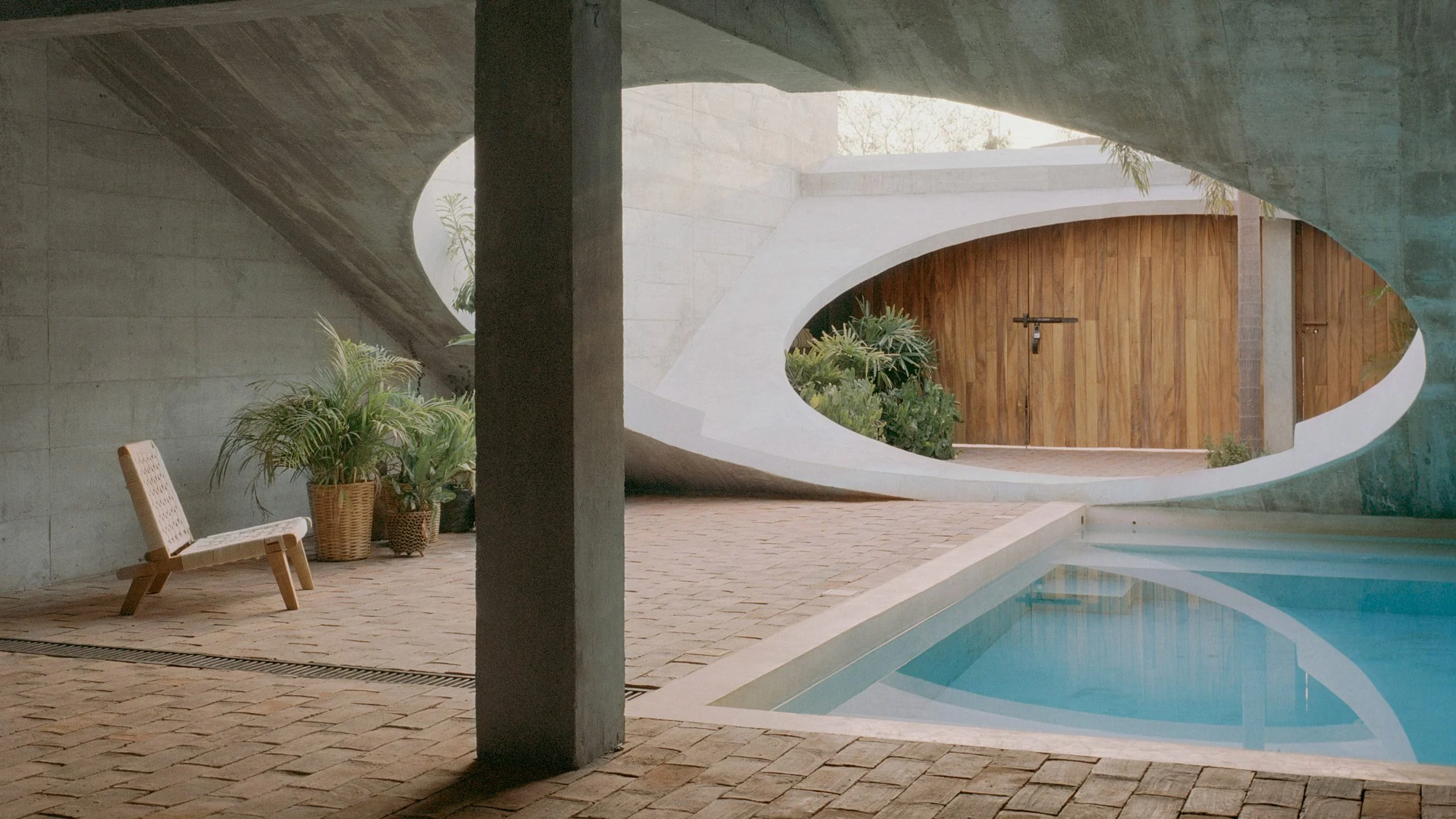Innovador Proyecto de Ludwig Godefroy: Domicilios Escondidos en Puerto Escondido se Abren al Mundo Exterior