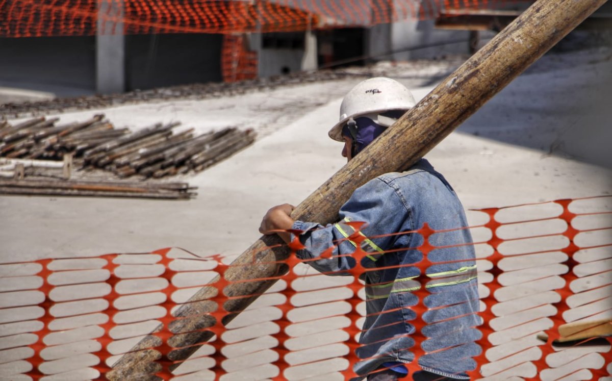 Menor inversión estatal en infraestructura proyecta desaceleración económica en el sector de la construcción para el 2024: Análisis de BBVA